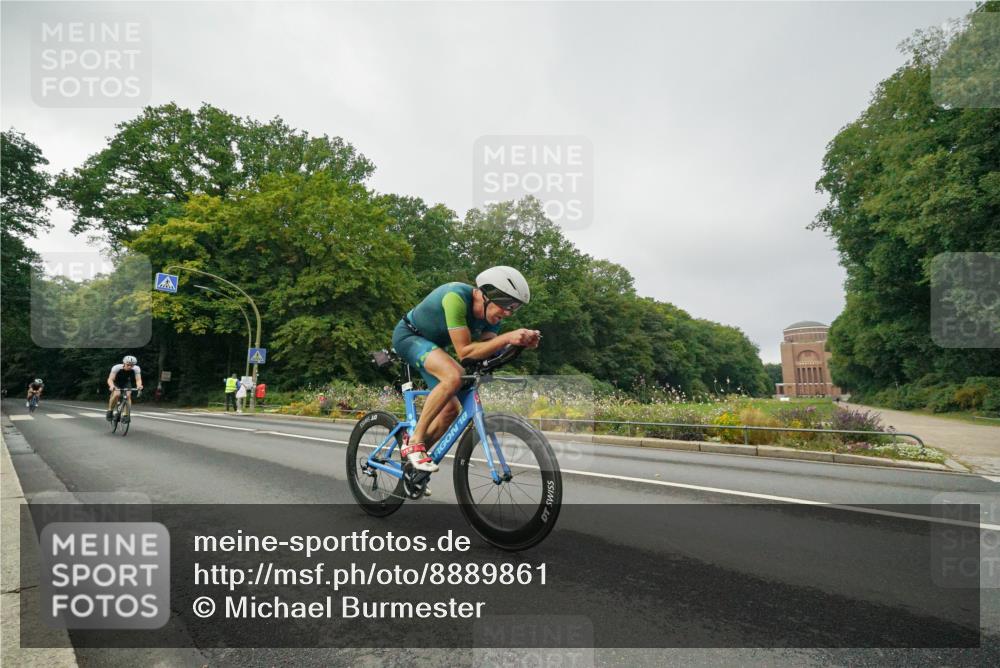 14.09.2025 - Stadtparktriathlon Michael Burmester http://msf.ph/oto/8889861 14.09.2025 09:21:59 Radfahren 354, 357, 410, 451, 458 meine-sportfotos.de