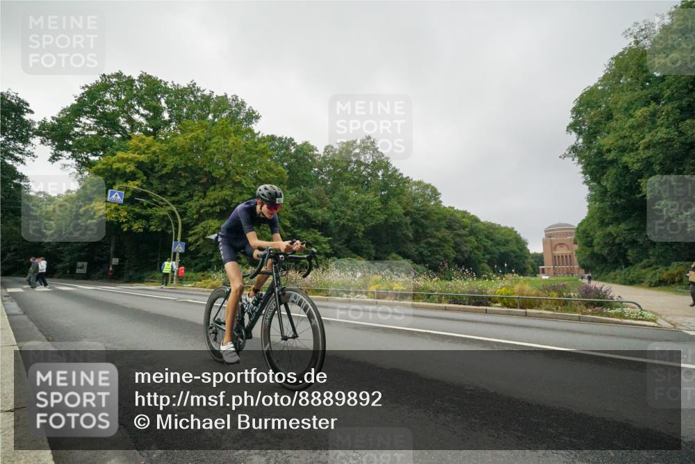 14.09.2025 - Stadtparktriathlon Michael Burmester http://msf.ph/oto/8889892 14.09.2025 09:22:37 Radfahren 328, 376, 418, 435, 437 meine-sportfotos.de