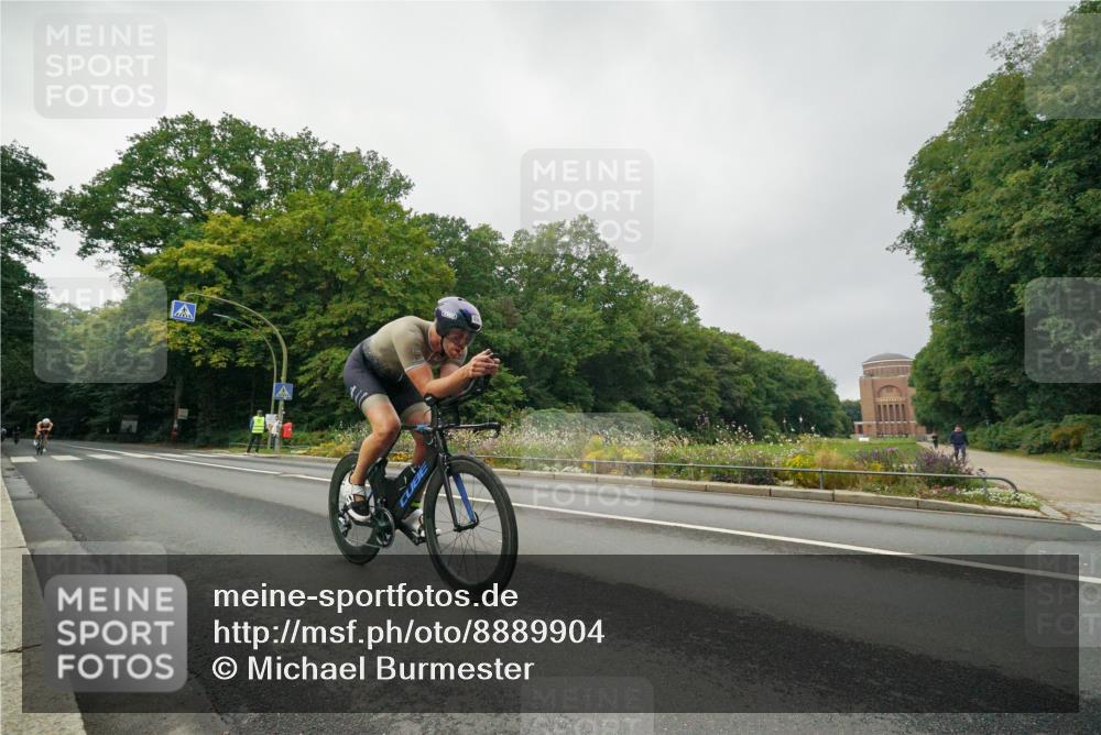 14.09.2025 - Stadtparktriathlon Michael Burmester http://msf.ph/oto/8889904 14.09.2025 09:23:03 Radfahren 303, 336, 434, 460, 462, 478, 484 meine-sportfotos.de