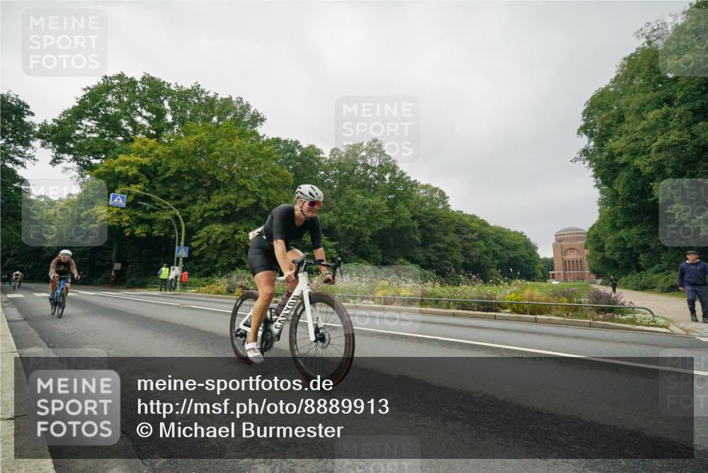 14.09.2025 - Stadtparktriathlon Michael Burmester http://msf.ph/oto/8889913 14.09.2025 09:23:14 Radfahren 312, 402, 408, 416, 434, 446, 484, 501 meine-sportfotos.de