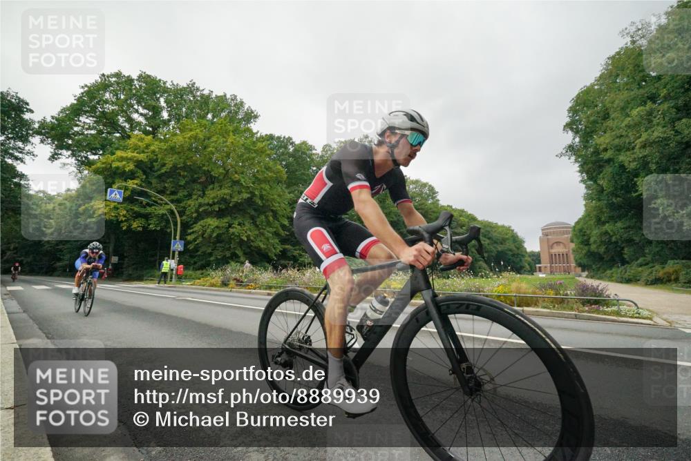 14.09.2025 - Stadtparktriathlon Michael Burmester http://msf.ph/oto/8889939 14.09.2025 09:23:41 Radfahren 350, 399, 457, 488 meine-sportfotos.de