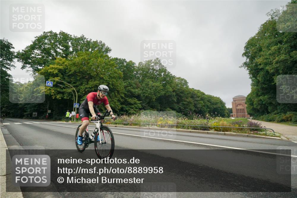 14.09.2025 - Stadtparktriathlon Michael Burmester http://msf.ph/oto/8889958 14.09.2025 09:24:33 Radfahren 317, 321, 378, 405, 465, 476 meine-sportfotos.de