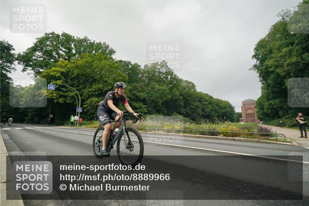 14.09.2025 - Stadtparktriathlon Michael Burmester http://msf.ph/oto/8889966 14.09.2025 09:24:53 Radfahren 332, 387, 440, 474 meine-sportfotos.de