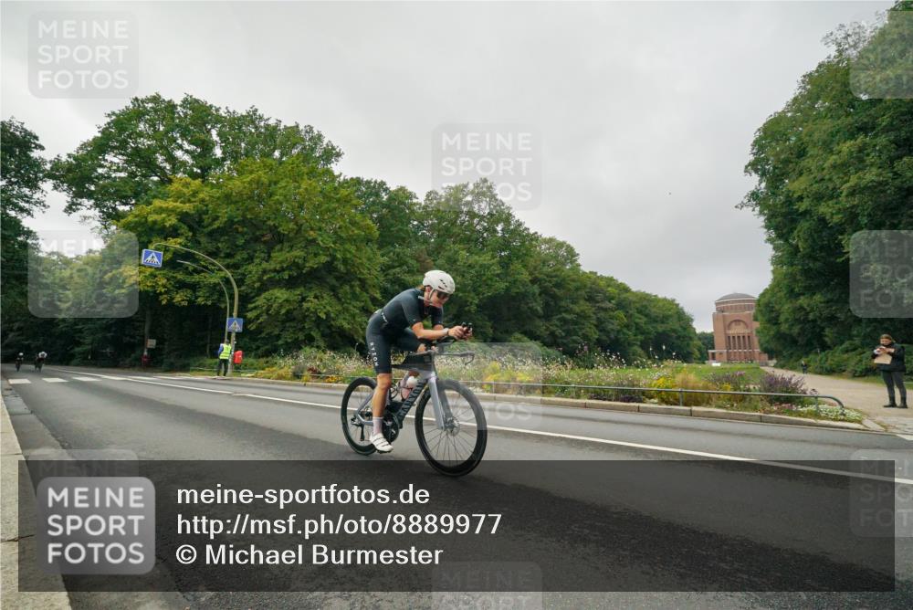 14.09.2025 - Stadtparktriathlon Michael Burmester http://msf.ph/oto/8889977 14.09.2025 09:25:15 Radfahren 397, 468, 493, 502 meine-sportfotos.de