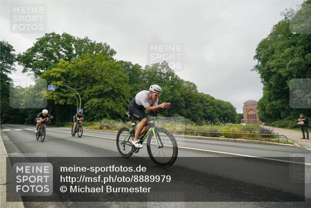 14.09.2025 - Stadtparktriathlon Michael Burmester http://msf.ph/oto/8889979 14.09.2025 09:25:19 Radfahren 322, 397, 468, 475, 493, 502 meine-sportfotos.de