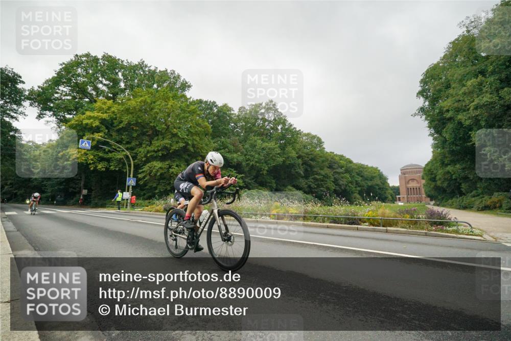 14.09.2025 - Stadtparktriathlon Michael Burmester http://msf.ph/oto/8890009 14.09.2025 09:25:58 Radfahren 454, 455, 471 meine-sportfotos.de