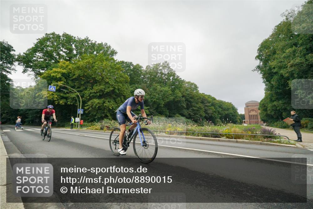 14.09.2025 - Stadtparktriathlon Michael Burmester http://msf.ph/oto/8890015 14.09.2025 09:26:09 Radfahren 395, 482 meine-sportfotos.de