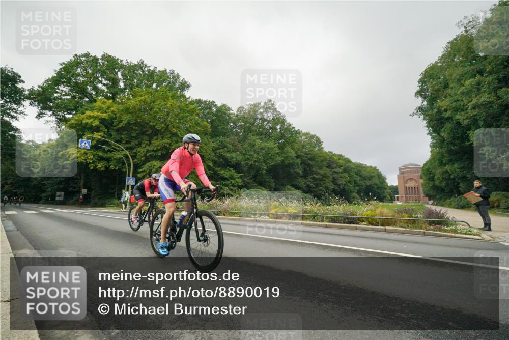 14.09.2025 - Stadtparktriathlon Michael Burmester http://msf.ph/oto/8890019 14.09.2025 09:26:20 Radfahren 320, 415, 443, 447, 464, 472, 486, 495 meine-sportfotos.de