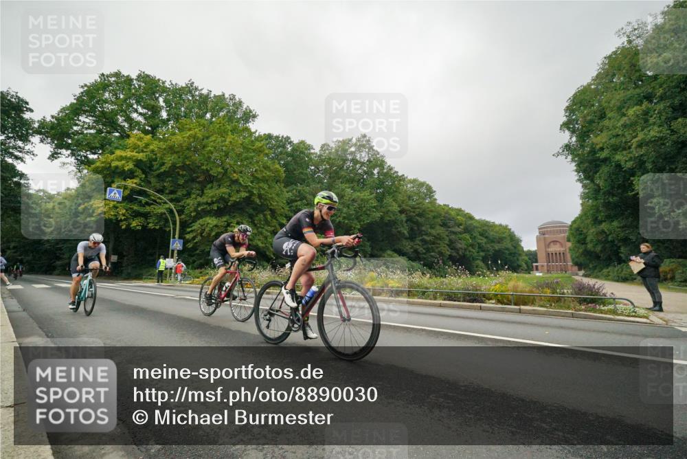 14.09.2025 - Stadtparktriathlon Michael Burmester http://msf.ph/oto/8890030 14.09.2025 09:26:27 Radfahren 320, 356, 381, 389, 419, 439, 443, 447, 472, 486, 495 meine-sportfotos.de