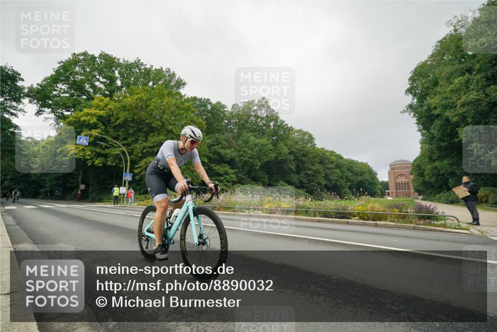 14.09.2025 - Stadtparktriathlon Michael Burmester http://msf.ph/oto/8890032 14.09.2025 09:26:28 Radfahren 320, 356, 381, 389, 419, 439, 443, 447, 472, 486, 495 meine-sportfotos.de
