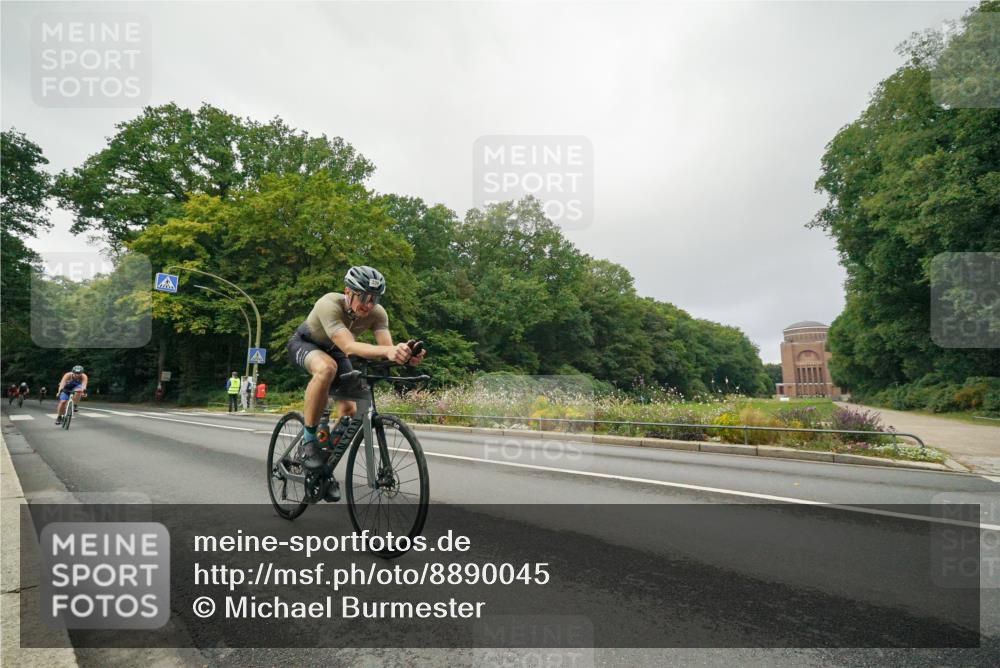 14.09.2025 - Stadtparktriathlon Michael Burmester http://msf.ph/oto/8890045 14.09.2025 09:26:41 Radfahren 302, 306, 338, 442, 456, 479 meine-sportfotos.de