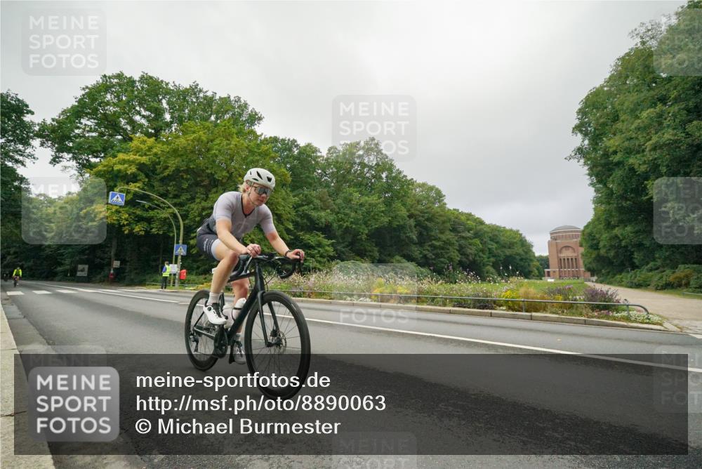 14.09.2025 - Stadtparktriathlon Michael Burmester http://msf.ph/oto/8890063 14.09.2025 09:27:15 Radfahren 359, 438, 469, 494 meine-sportfotos.de