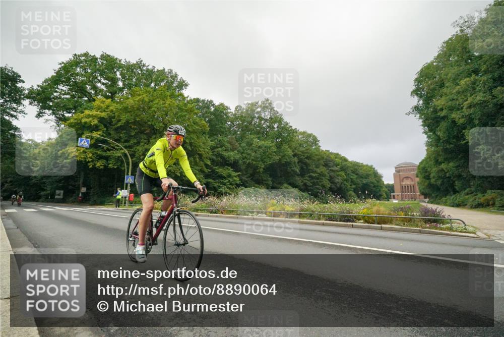 14.09.2025 - Stadtparktriathlon Michael Burmester http://msf.ph/oto/8890064 14.09.2025 09:27:20 Radfahren 359, 438, 469, 494 meine-sportfotos.de