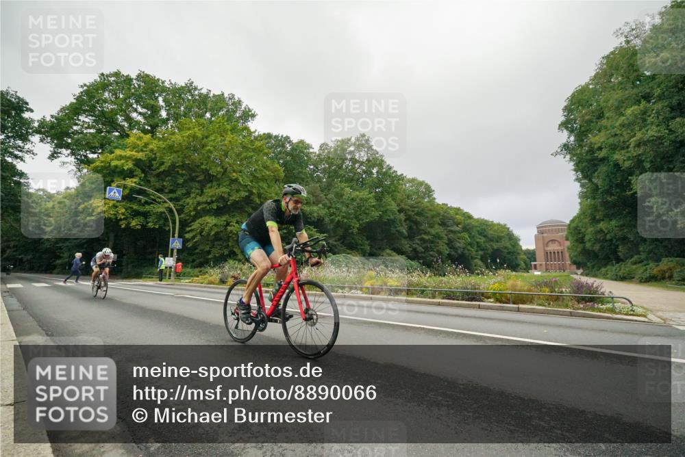14.09.2025 - Stadtparktriathlon Michael Burmester http://msf.ph/oto/8890066 14.09.2025 09:27:24 Radfahren 346, 359, 438, 473, 494 meine-sportfotos.de