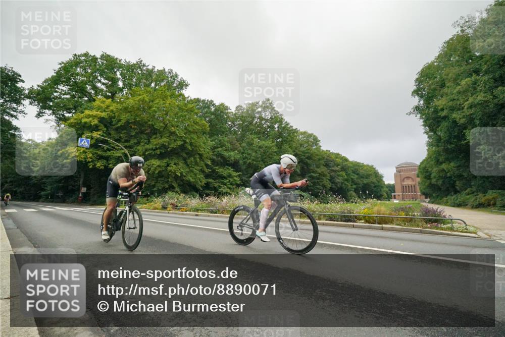 14.09.2025 - Stadtparktriathlon Michael Burmester http://msf.ph/oto/8890071 14.09.2025 09:27:30 Radfahren 346, 379, 467, 473 meine-sportfotos.de