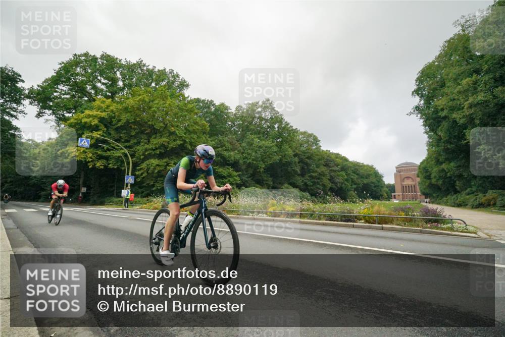 14.09.2025 - Stadtparktriathlon Michael Burmester http://msf.ph/oto/8890119 14.09.2025 09:29:02 Radfahren 392, 402, 487, 500, 504 meine-sportfotos.de