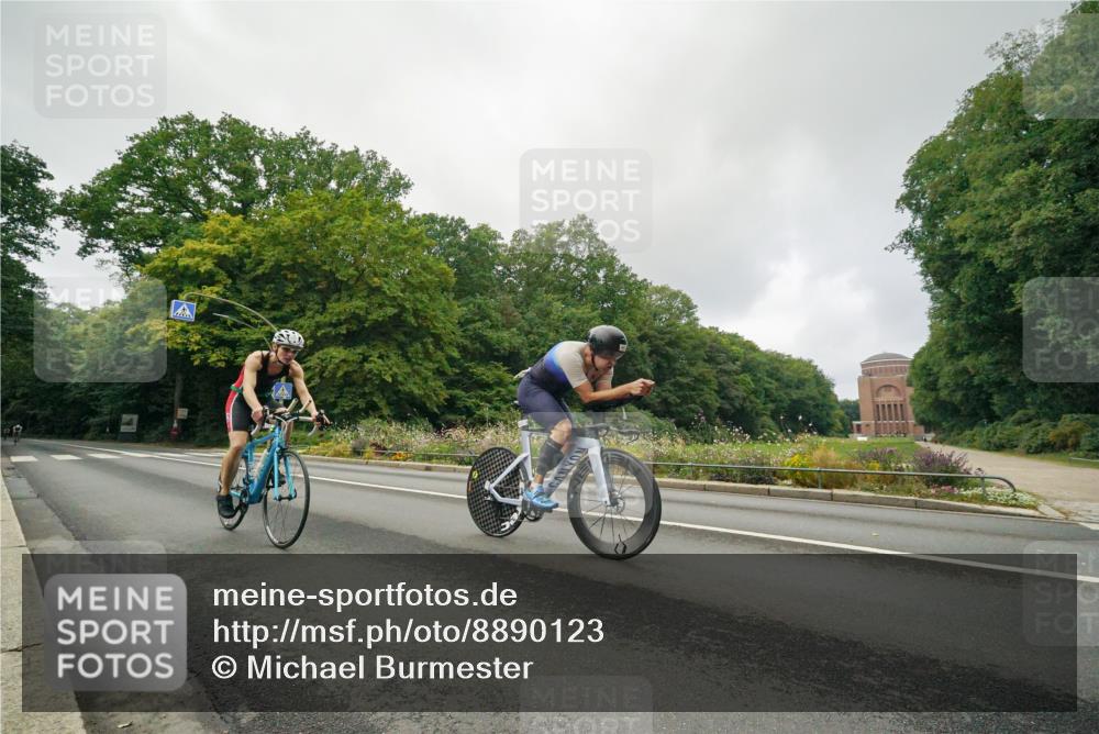 14.09.2025 - Stadtparktriathlon Michael Burmester http://msf.ph/oto/8890123 14.09.2025 09:29:08 Radfahren 392, 402, 408, 416, 500 meine-sportfotos.de