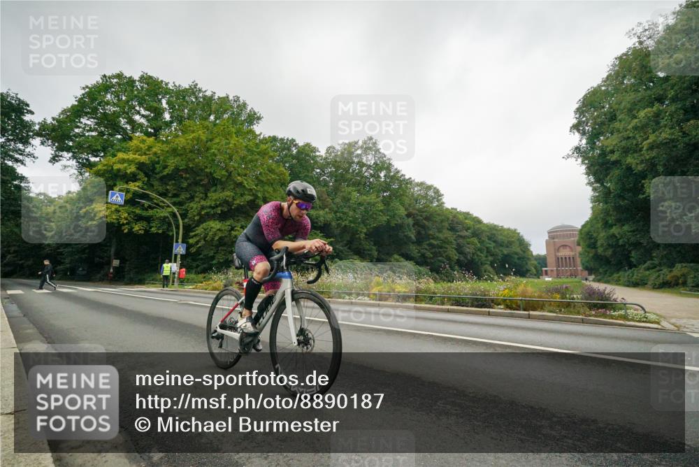 14.09.2025 - Stadtparktriathlon Michael Burmester http://msf.ph/oto/8890187 14.09.2025 09:31:47 Radfahren 422, 474 meine-sportfotos.de