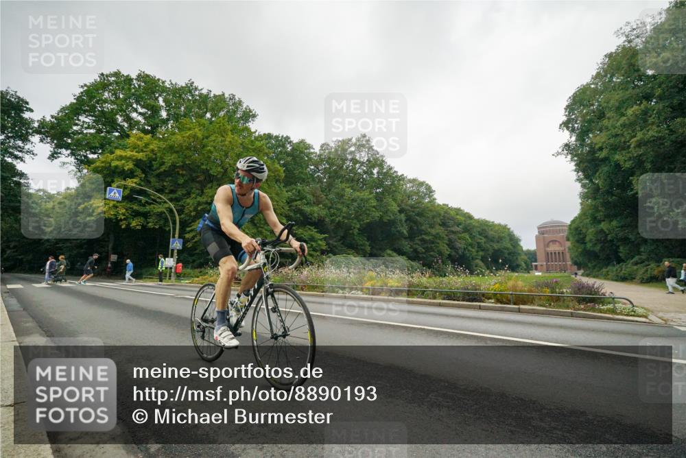 14.09.2025 - Stadtparktriathlon Michael Burmester http://msf.ph/oto/8890193 14.09.2025 09:32:05 Radfahren 431, 446 meine-sportfotos.de