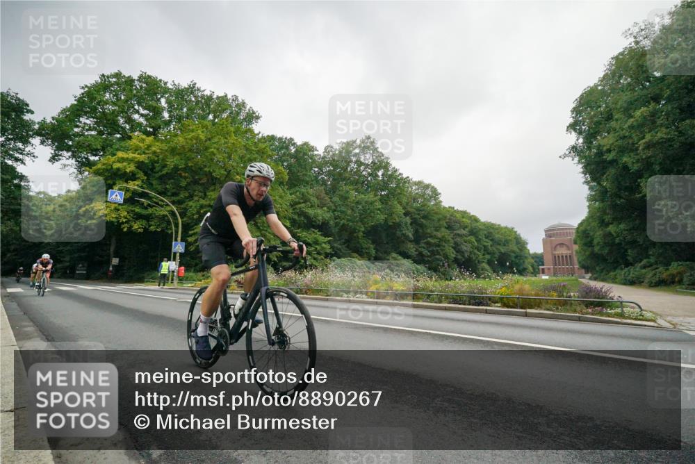 14.09.2025 - Stadtparktriathlon Michael Burmester http://msf.ph/oto/8890267 14.09.2025 09:34:26 Radfahren 338, 380, 401, 404, 479 meine-sportfotos.de