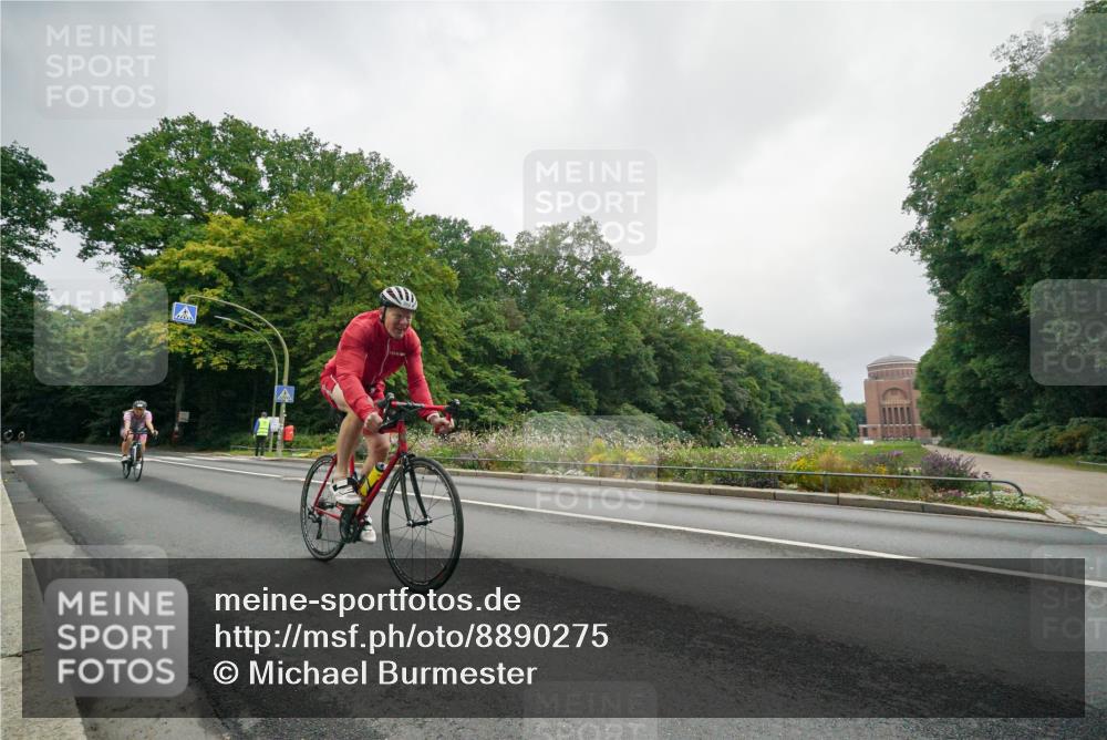 14.09.2025 - Stadtparktriathlon Michael Burmester http://msf.ph/oto/8890275 14.09.2025 09:34:42 Radfahren 302, 438, 477, 492, 497 meine-sportfotos.de