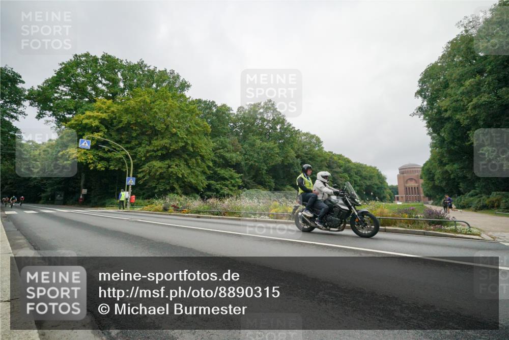 14.09.2025 - Stadtparktriathlon Michael Burmester http://msf.ph/oto/8890315 14.09.2025 09:35:46 Radfahren 392, 406, 460, 487, 505 meine-sportfotos.de