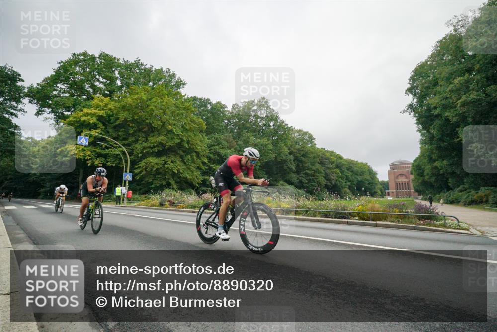 14.09.2025 - Stadtparktriathlon Michael Burmester http://msf.ph/oto/8890320 14.09.2025 09:35:51 Radfahren 392, 406, 460, 462, 487, 505 meine-sportfotos.de