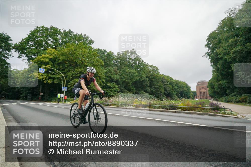 14.09.2025 - Stadtparktriathlon Michael Burmester http://msf.ph/oto/8890337 14.09.2025 09:36:11 Radfahren 448, 463, 485, 504 meine-sportfotos.de