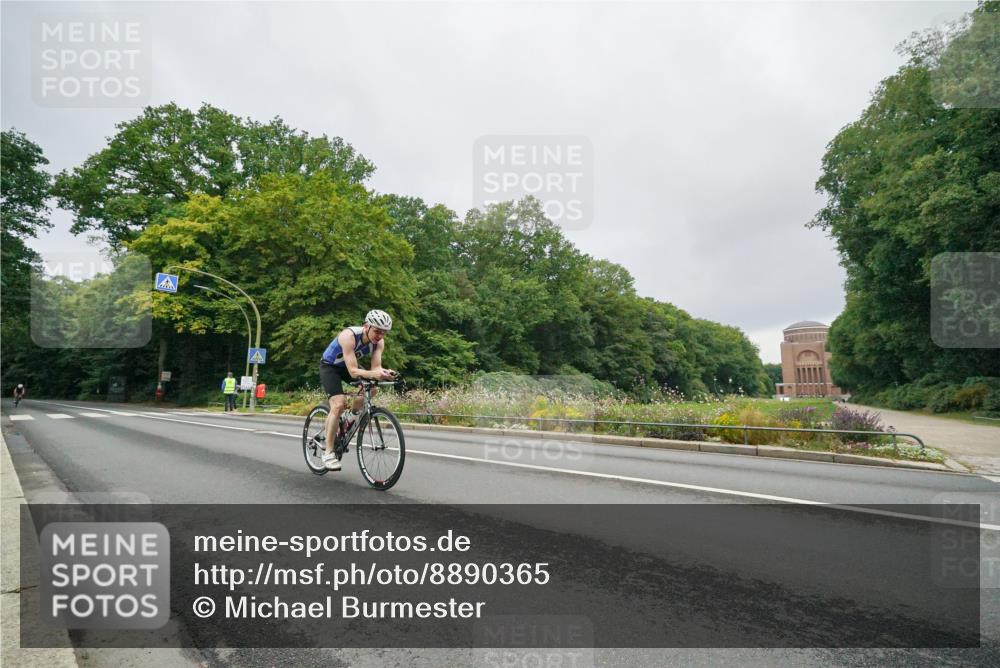14.09.2025 - Stadtparktriathlon Michael Burmester http://msf.ph/oto/8890365 14.09.2025 09:38:20 Radfahren 391, 421, 453, 458 meine-sportfotos.de