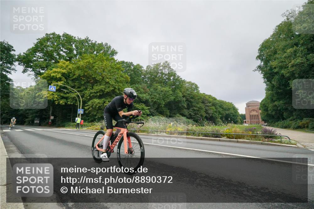 14.09.2025 - Stadtparktriathlon Michael Burmester http://msf.ph/oto/8890372 14.09.2025 09:38:44 Radfahren 474, 493 meine-sportfotos.de