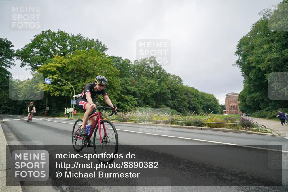 14.09.2025 - Stadtparktriathlon Michael Burmester http://msf.ph/oto/8890382 14.09.2025 09:39:36 Radfahren 488, 499 meine-sportfotos.de