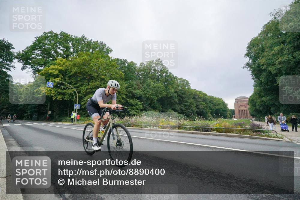 14.09.2025 - Stadtparktriathlon Michael Burmester http://msf.ph/oto/8890400 14.09.2025 09:40:25 Radfahren 443, 447, 473, 475, 483, 486, 495 meine-sportfotos.de