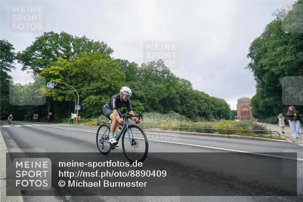 14.09.2025 - Stadtparktriathlon Michael Burmester http://msf.ph/oto/8890409 14.09.2025 09:40:34 Radfahren 443, 446, 483, 495 meine-sportfotos.de