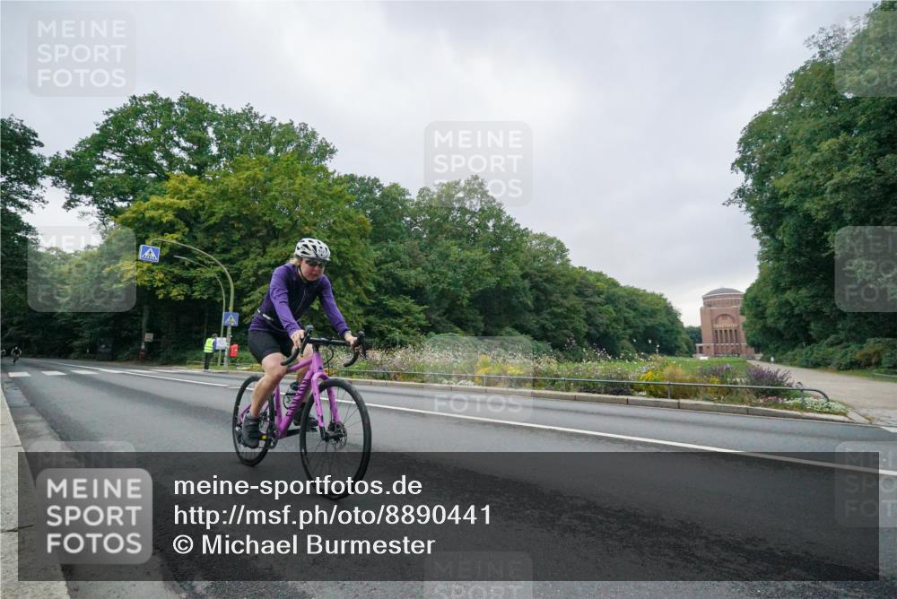 14.09.2025 - Stadtparktriathlon Michael Burmester http://msf.ph/oto/8890441 14.09.2025 09:42:32 Radfahren 487, 492 meine-sportfotos.de