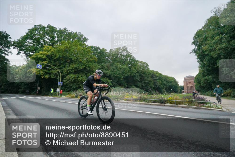 14.09.2025 - Stadtparktriathlon Michael Burmester http://msf.ph/oto/8890451 14.09.2025 09:43:09 Radfahren 498 meine-sportfotos.de