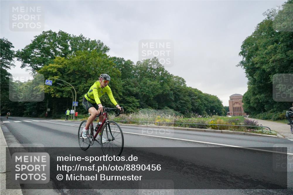 14.09.2025 - Stadtparktriathlon Michael Burmester http://msf.ph/oto/8890456 14.09.2025 09:43:41 Radfahren 456, 494, 505 meine-sportfotos.de