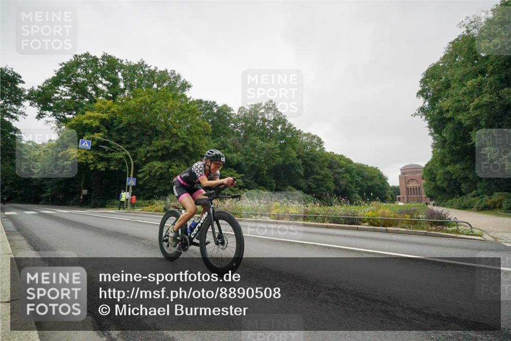 14.09.2025 - Stadtparktriathlon Michael Burmester http://msf.ph/oto/8890508 14.09.2025 09:48:37 Radfahren 439, 440 meine-sportfotos.de