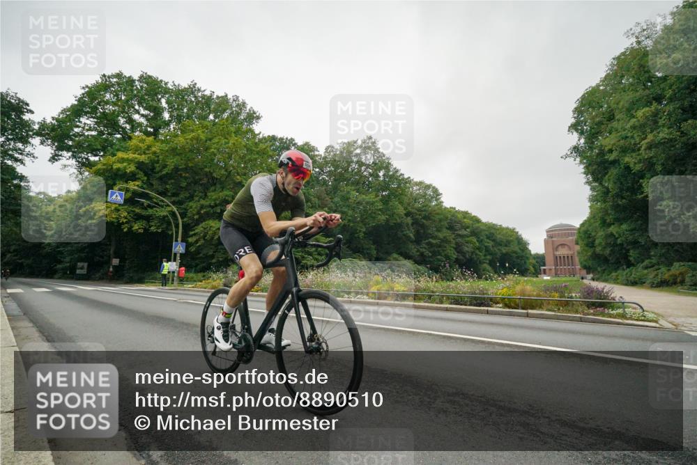 14.09.2025 - Stadtparktriathlon Michael Burmester http://msf.ph/oto/8890510 14.09.2025 09:48:52 Radfahren 452, 554 meine-sportfotos.de