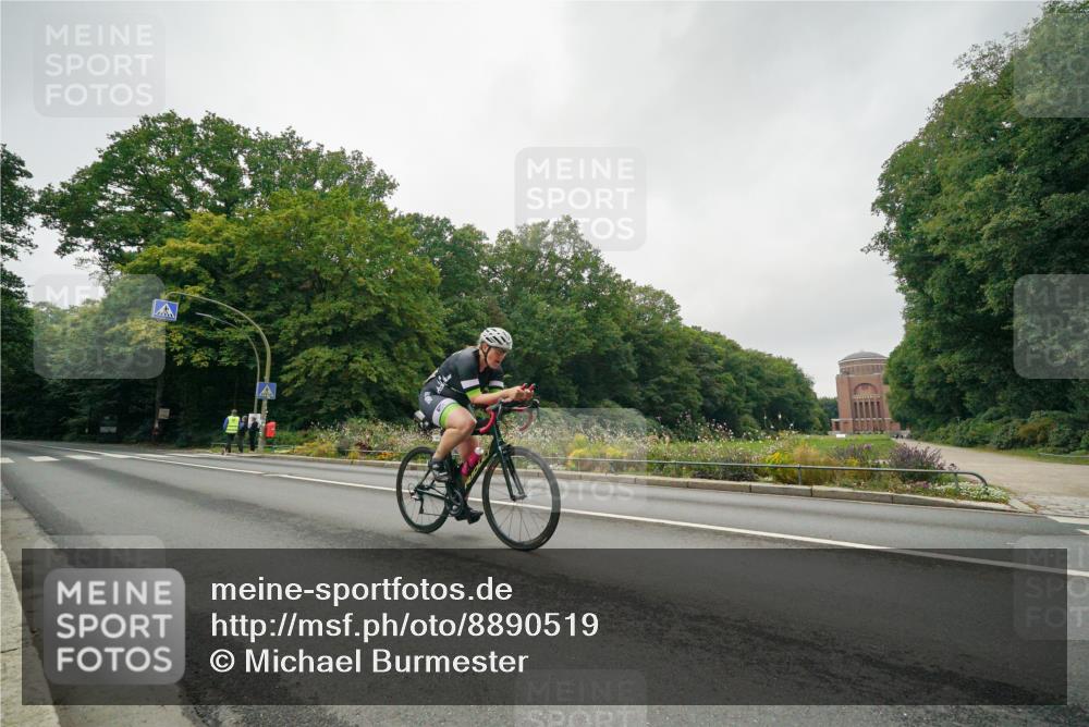 14.09.2025 - Stadtparktriathlon Michael Burmester http://msf.ph/oto/8890519 14.09.2025 09:50:11 Radfahren 445, 479, 492, 506 meine-sportfotos.de