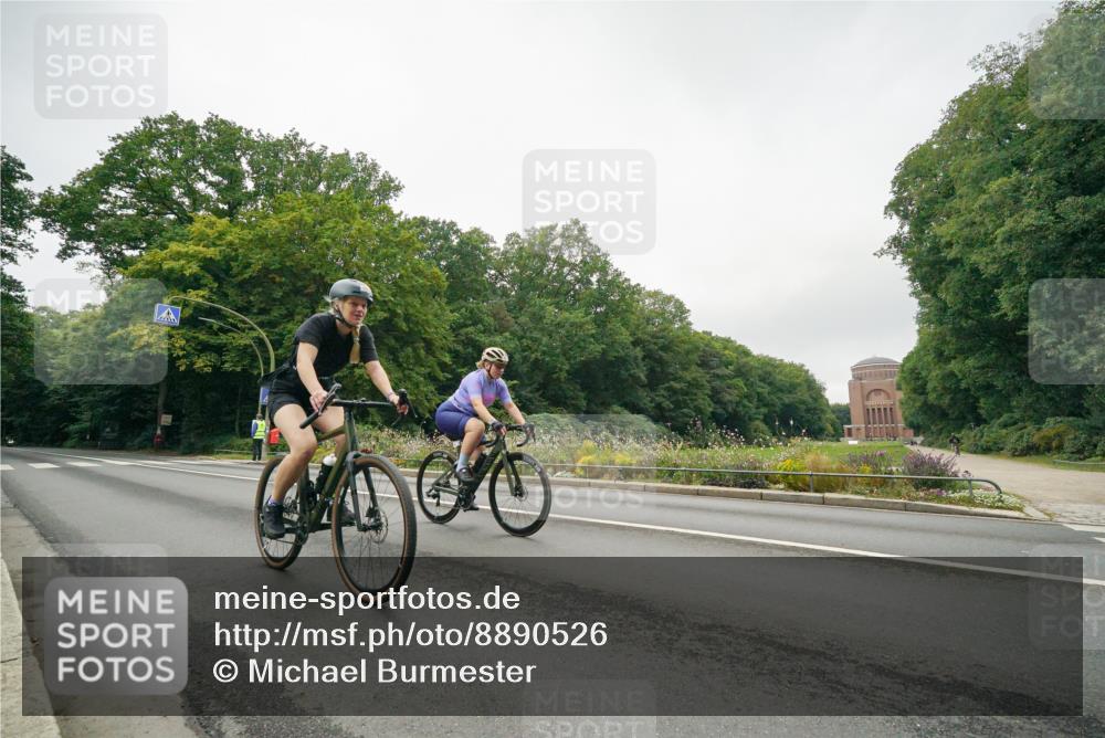 14.09.2025 - Stadtparktriathlon Michael Burmester http://msf.ph/oto/8890526 14.09.2025 09:50:37 Radfahren 465, 477, 537, 545, 547 meine-sportfotos.de