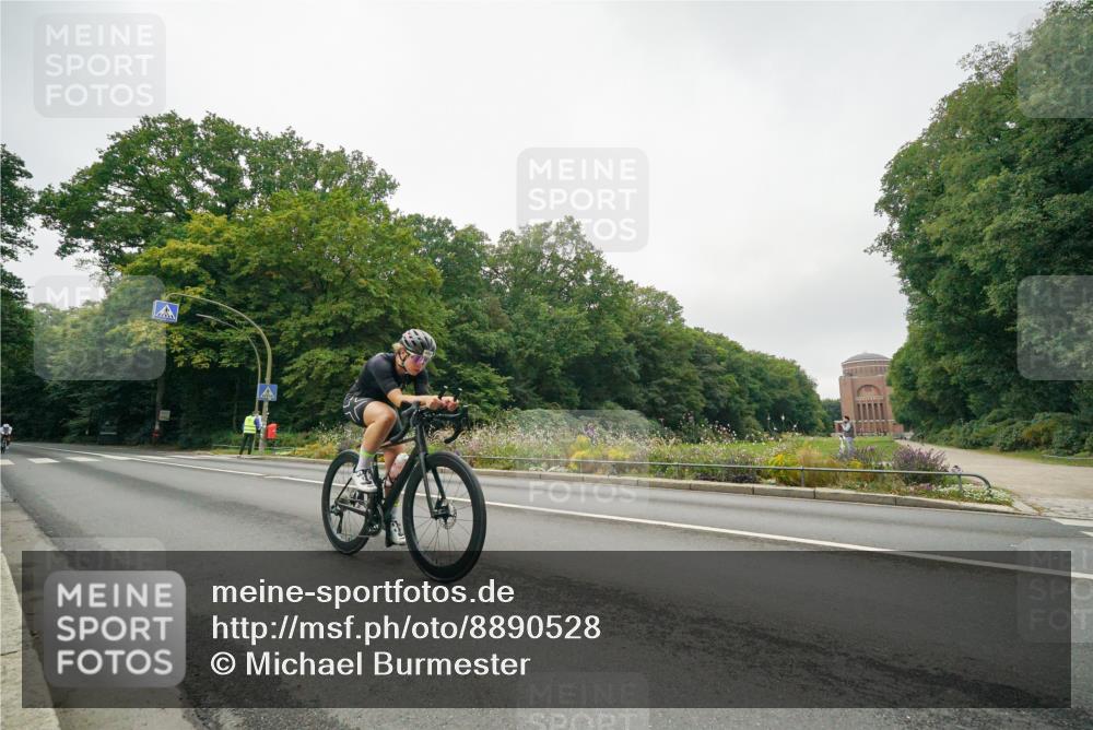 14.09.2025 - Stadtparktriathlon Michael Burmester http://msf.ph/oto/8890528 14.09.2025 09:50:47 Radfahren 498, 594, 604, 610 meine-sportfotos.de