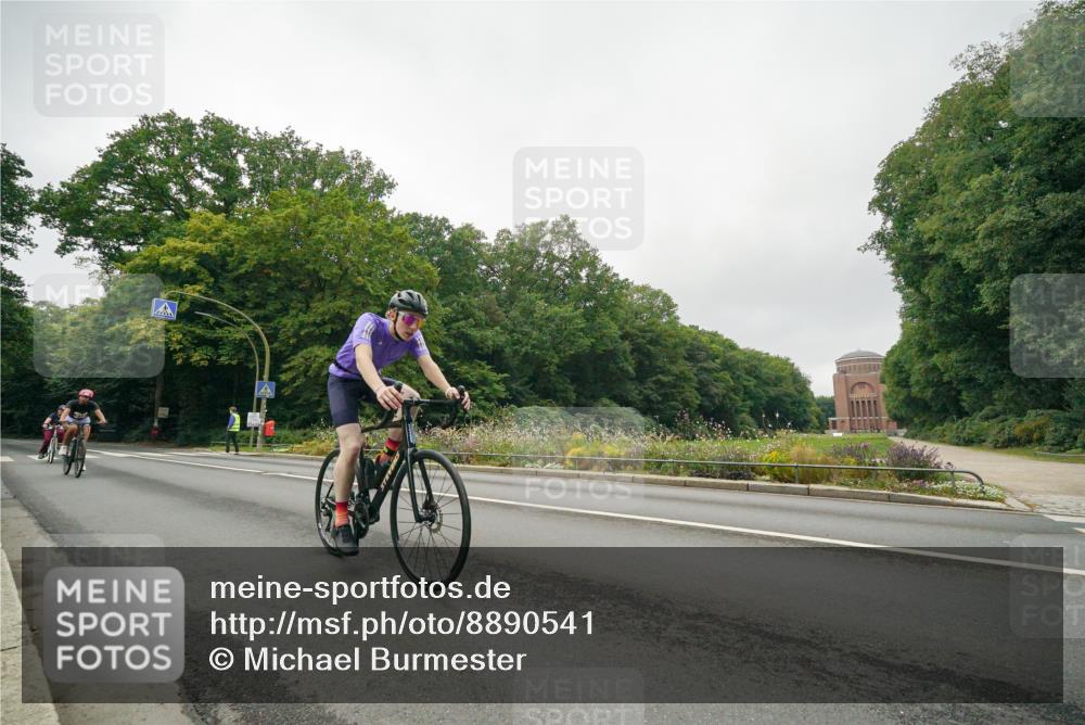 14.09.2025 - Stadtparktriathlon Michael Burmester http://msf.ph/oto/8890541 14.09.2025 09:51:34 Radfahren 512, 533, 570 meine-sportfotos.de