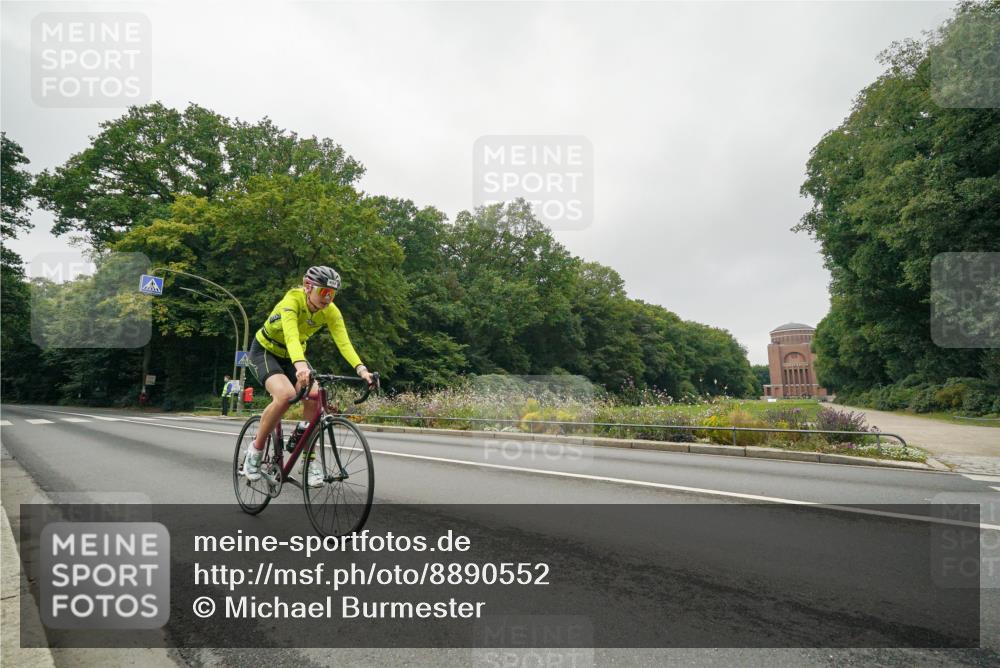 14.09.2025 - Stadtparktriathlon Michael Burmester http://msf.ph/oto/8890552 14.09.2025 09:52:12 Radfahren 456, 494 meine-sportfotos.de