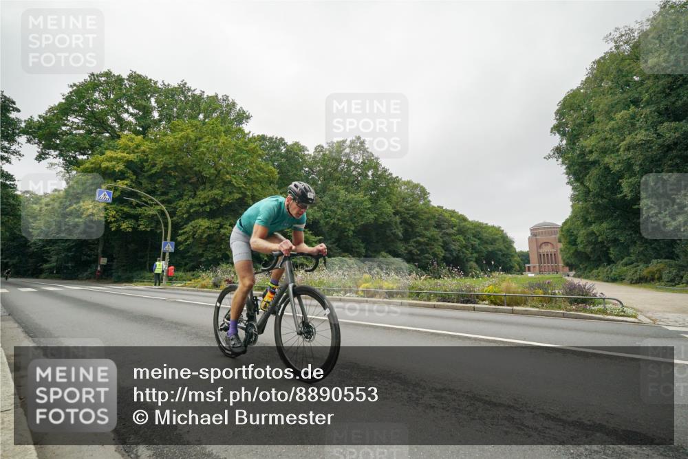 14.09.2025 - Stadtparktriathlon Michael Burmester http://msf.ph/oto/8890553 14.09.2025 09:52:23 Radfahren 448, 549, 574, 608, 617 meine-sportfotos.de
