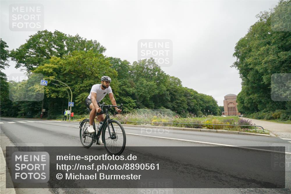 14.09.2025 - Stadtparktriathlon Michael Burmester http://msf.ph/oto/8890561 14.09.2025 09:52:56 Radfahren 556, 576 meine-sportfotos.de