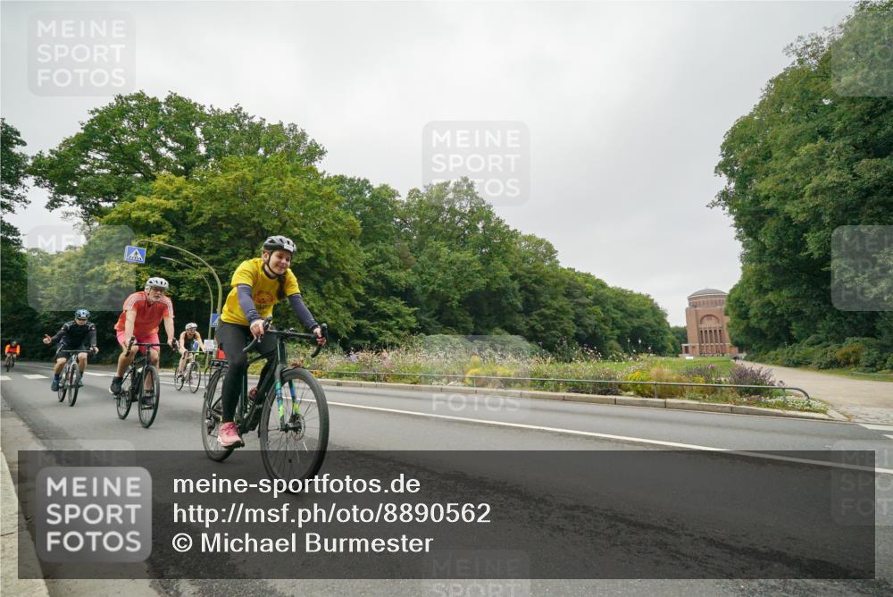 14.09.2025 - Stadtparktriathlon Michael Burmester http://msf.ph/oto/8890562 14.09.2025 09:53:08 Radfahren 485, 577, 606, 609, 616 meine-sportfotos.de