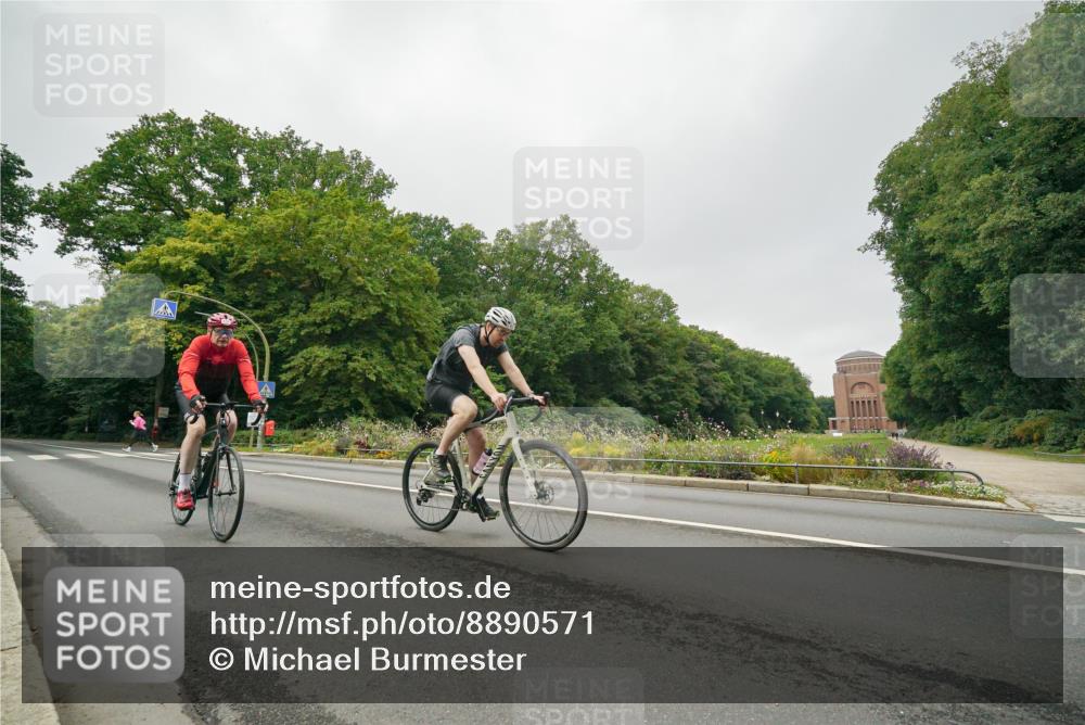 14.09.2025 - Stadtparktriathlon Michael Burmester http://msf.ph/oto/8890571 14.09.2025 09:53:23 Radfahren 550, 591, 614, 618 meine-sportfotos.de