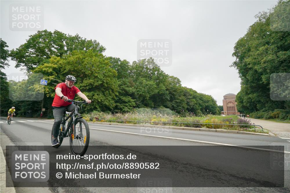 14.09.2025 - Stadtparktriathlon Michael Burmester http://msf.ph/oto/8890582 14.09.2025 09:54:09 Radfahren 511, 598, 607 meine-sportfotos.de