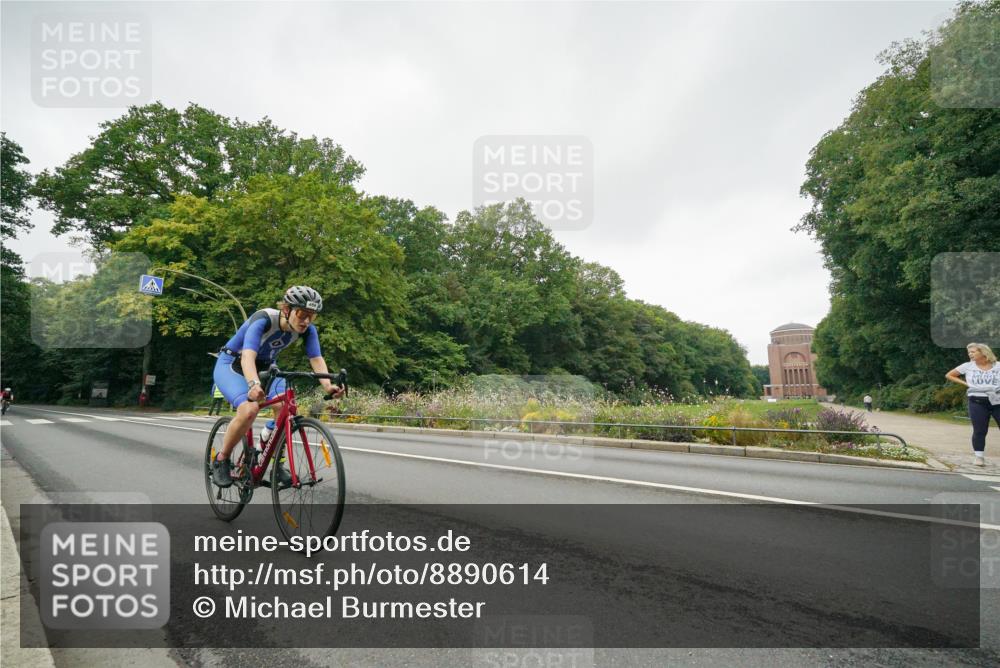 14.09.2025 - Stadtparktriathlon Michael Burmester http://msf.ph/oto/8890614 14.09.2025 09:55:24 Radfahren 450, 458, 532, 534, 536 meine-sportfotos.de