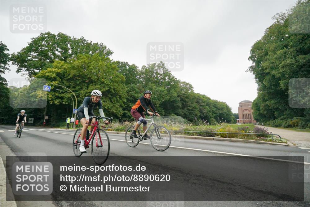 14.09.2025 - Stadtparktriathlon Michael Burmester http://msf.ph/oto/8890620 14.09.2025 09:55:51 Radfahren 526, 539, 611 meine-sportfotos.de